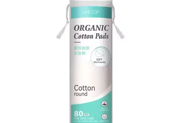 LMLTOP Cotton Pads – 80PCS [Green] Lmltop Cotton Pads are an essential addition to your daily skincare and beauty routine. These high-quality cotton pads ensure you have an ample supply for all your needs. Made from soft and absorbent cotton, these pads are gentle on the skin, making them perfect for applying toner, removing makeup, applying skincare products, or even wound care. Their generous size provides ample coverage and reduces the need for multiple pads during application. Lmltop Cotton Pads are a reliable choice for anyone seeking a convenient and efficient solution for their skincare and hygiene needs.